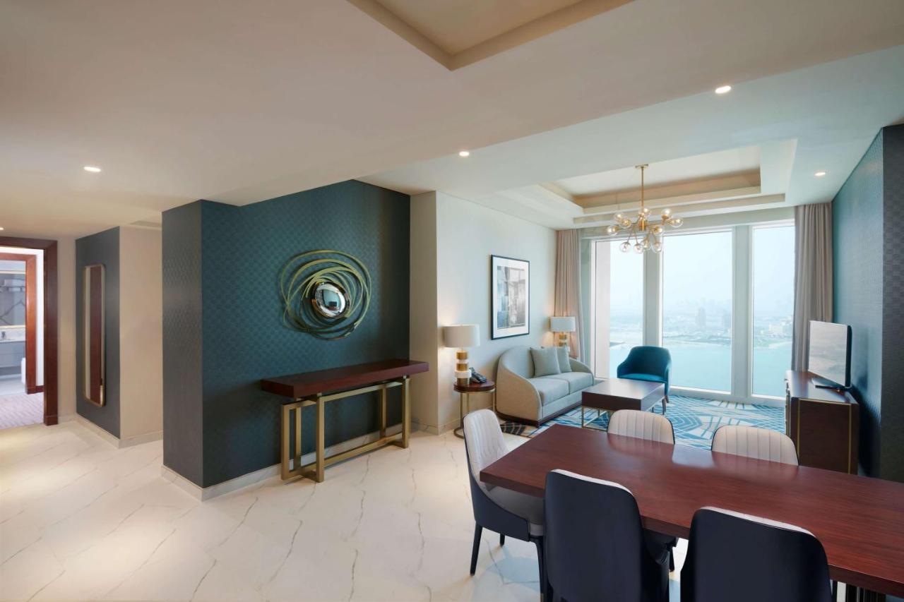 Wyndham Grand Doha West Bay Beach Ngoại thất bức ảnh A suite at the hotel