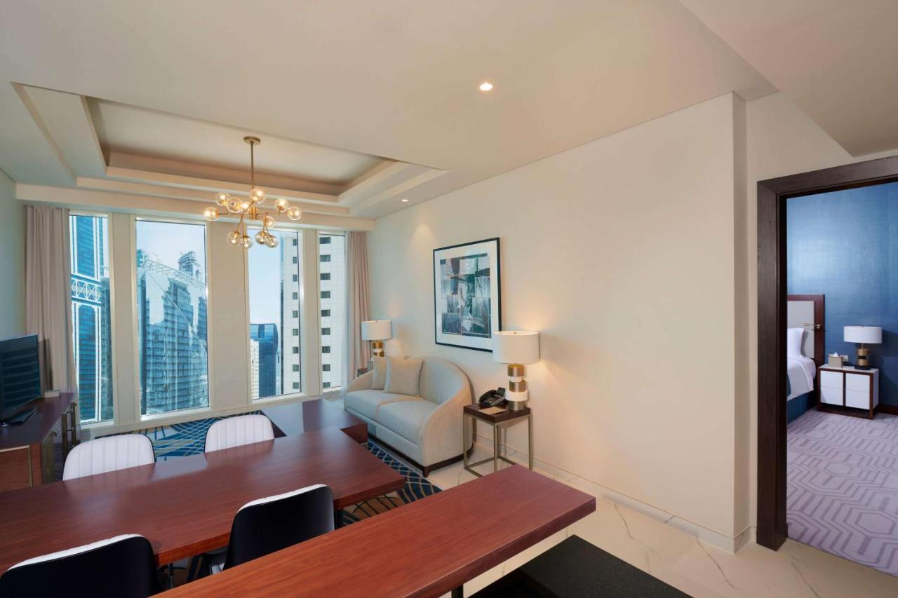 Wyndham Grand Doha West Bay Beach Ngoại thất bức ảnh A suite at the hotel