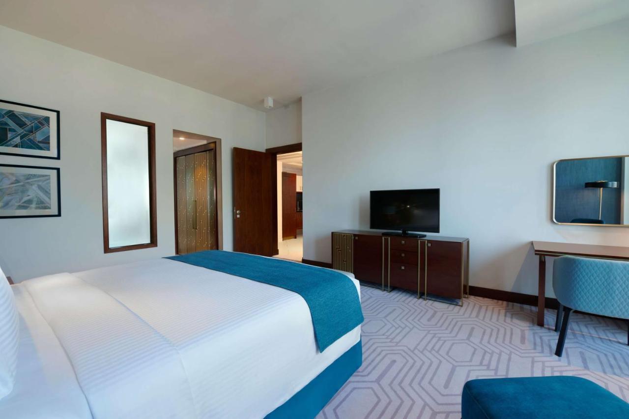 Wyndham Grand Doha West Bay Beach Ngoại thất bức ảnh A bedroom at the hotel