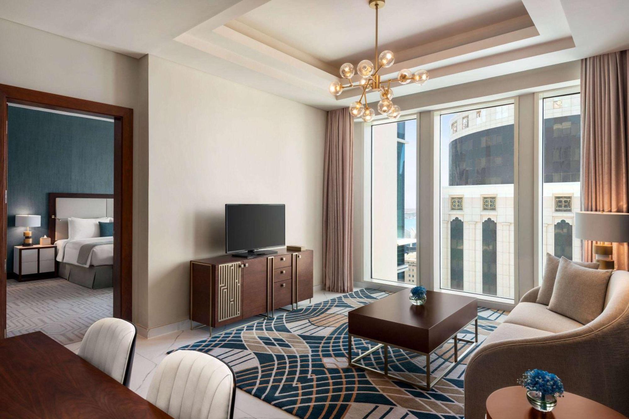 Wyndham Grand Doha West Bay Beach Ngoại thất bức ảnh A suite at the hotel